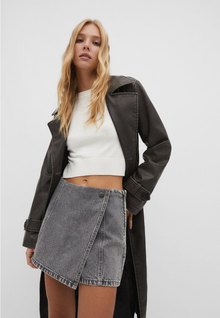 

Stradivarius Jeansowe spódnicospodenki z kopertowym przodem Czarny denim 32