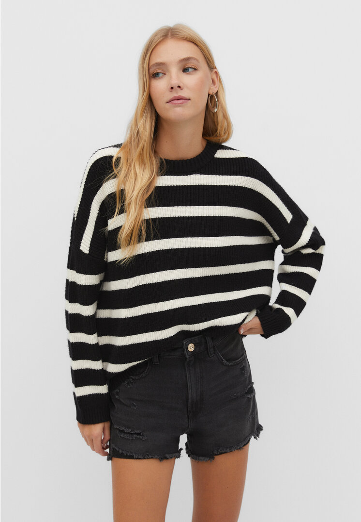 

Stradivarius Spodenki jeansowe z przetarciami Czarny denim 32