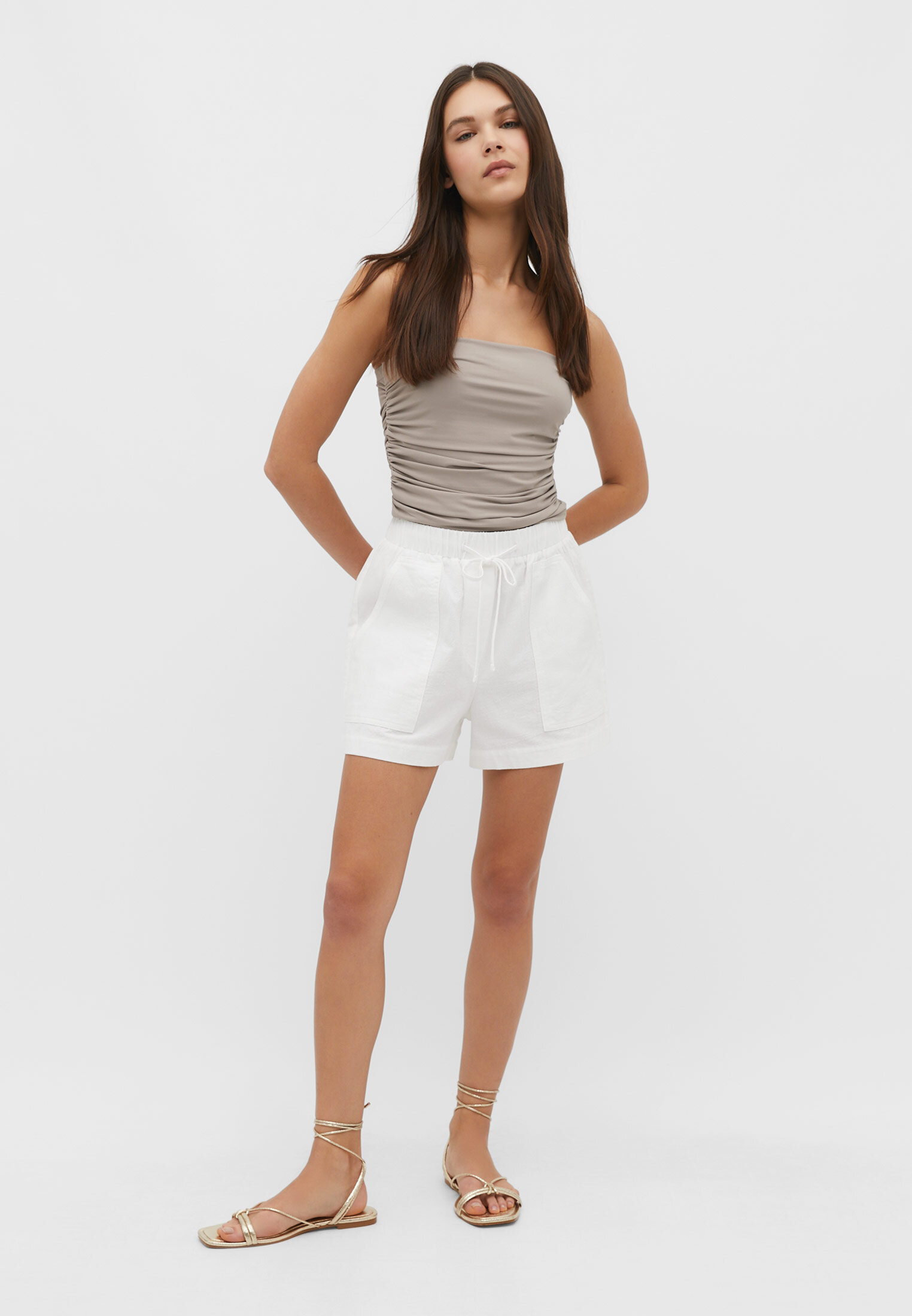 Short blanco stradivarius new arrivals