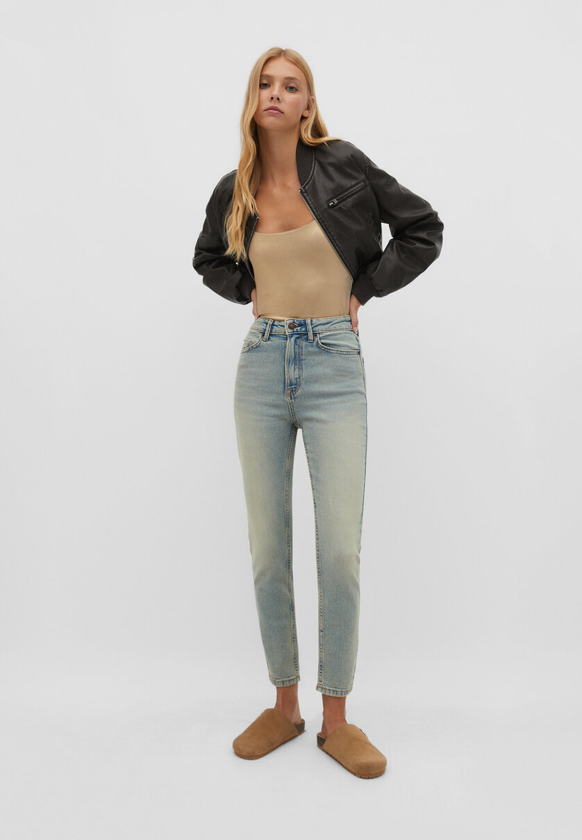 1465 slim-fit jeans med mom-passform