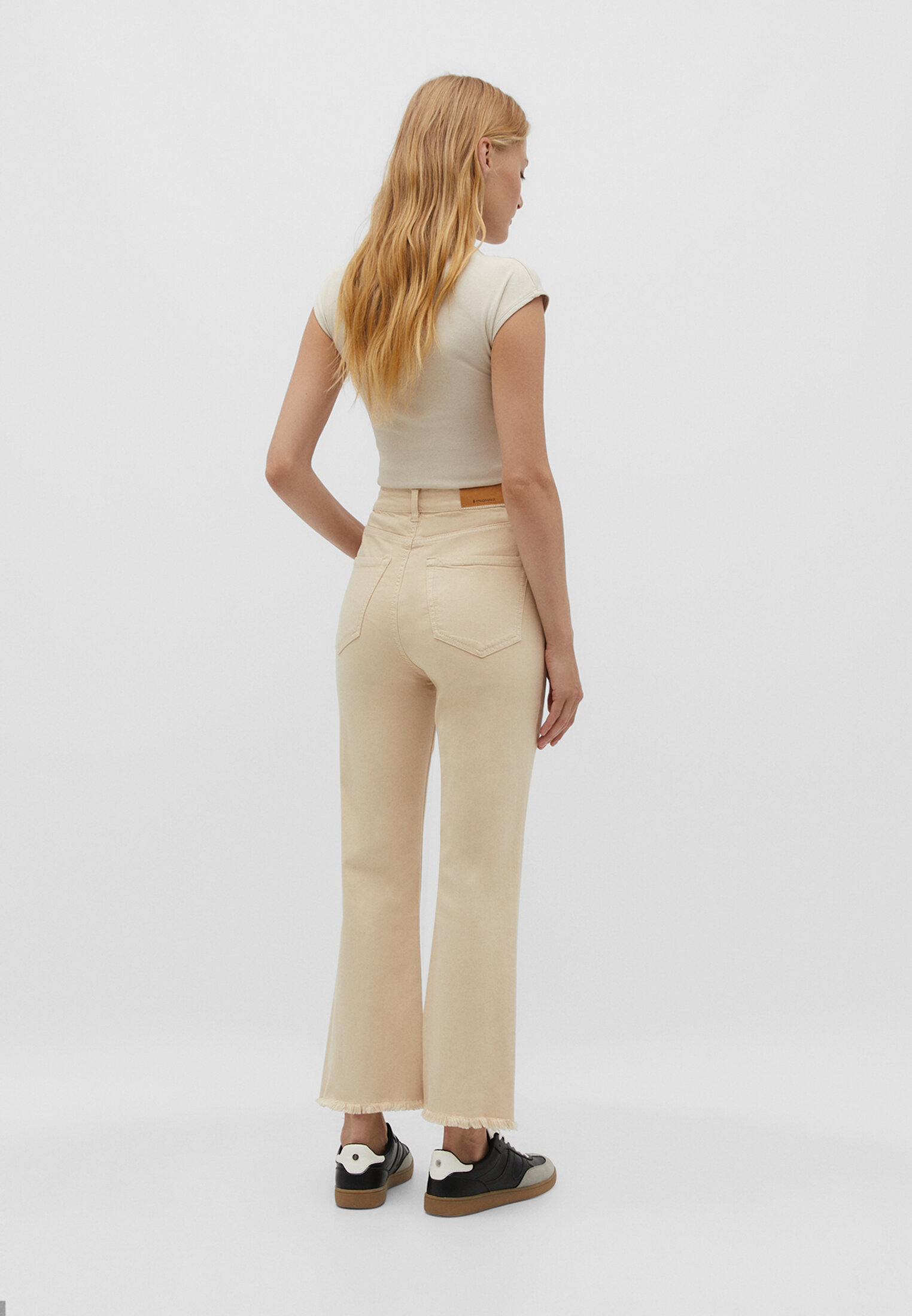 Cropped flare jeans on sale stradivarius