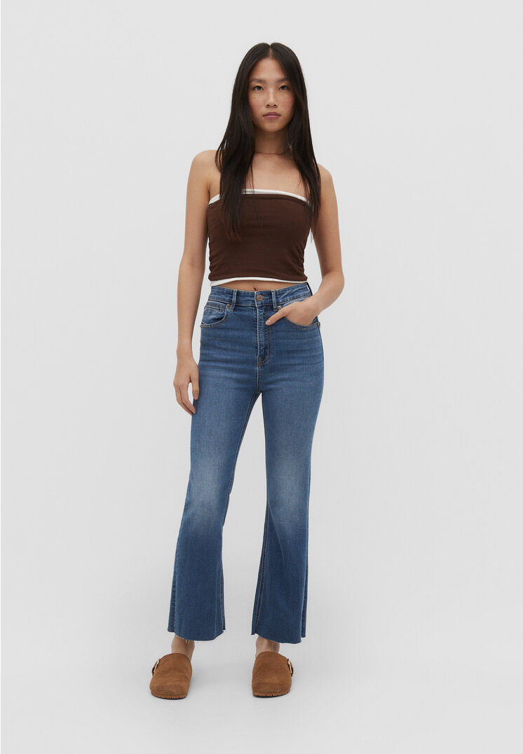 

Stradivarius D78 krótkie jeansy z rozszerzanymi nogawkami Denim 38