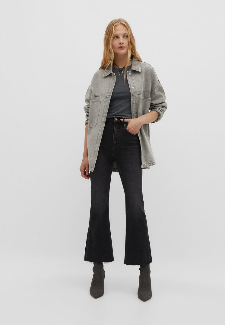

Stradivarius D78 krótkie jeansy z rozszerzanymi nogawkami Denim 42