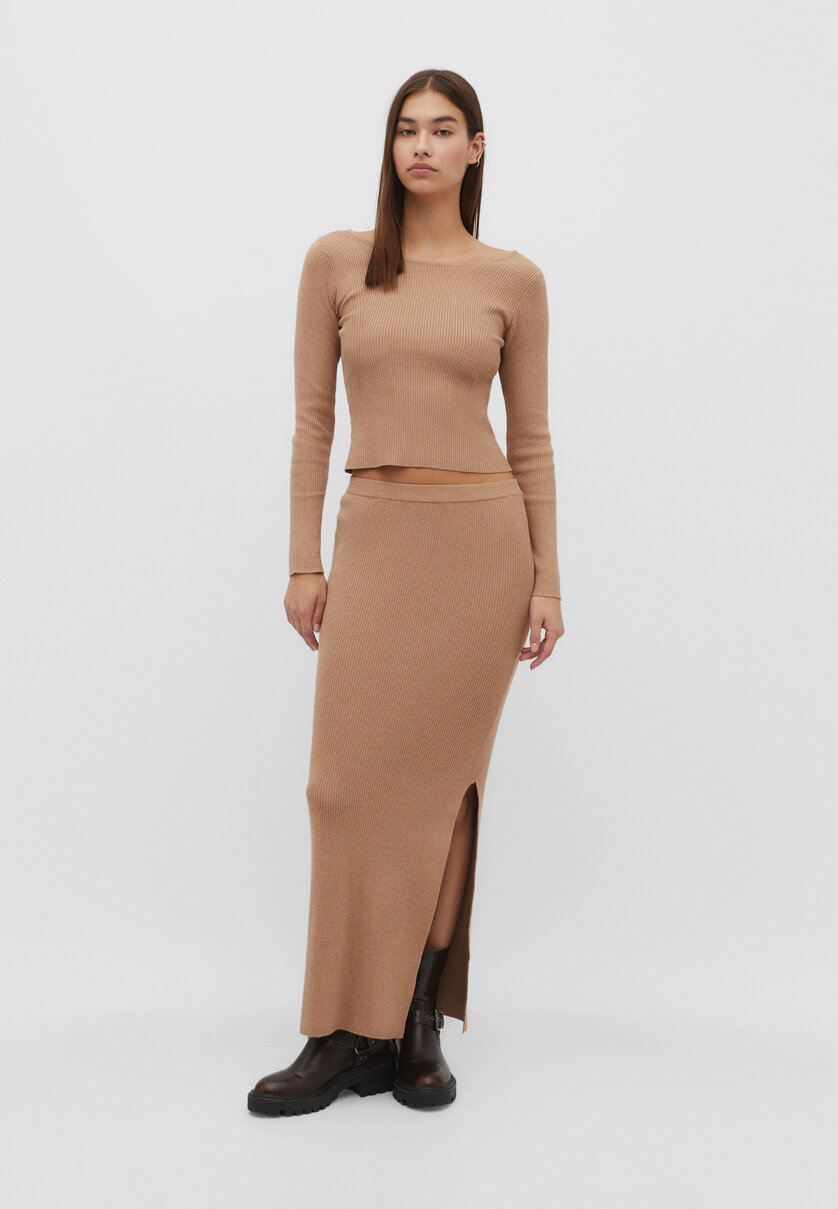 Long knit skirt with slit