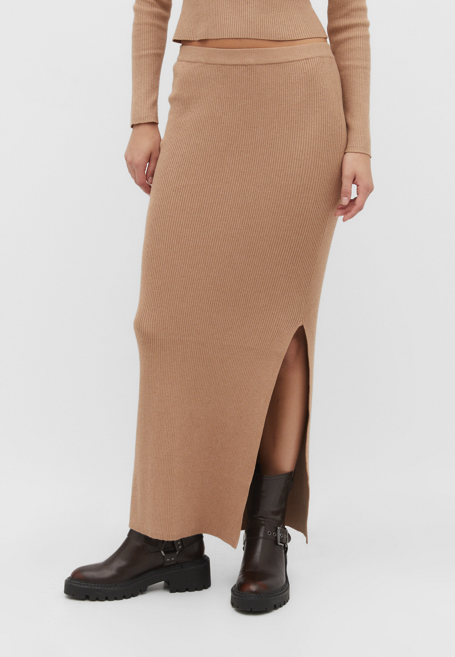 Long knit skirt with slit - Women's fashion | Stradivarius United