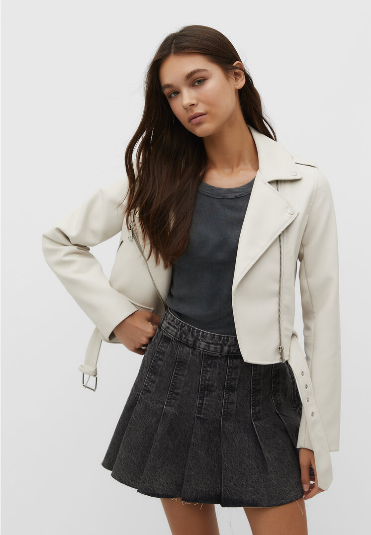 

Stradivarius Bikerjacke mit Gürtel aus Kunstleder Ecru S