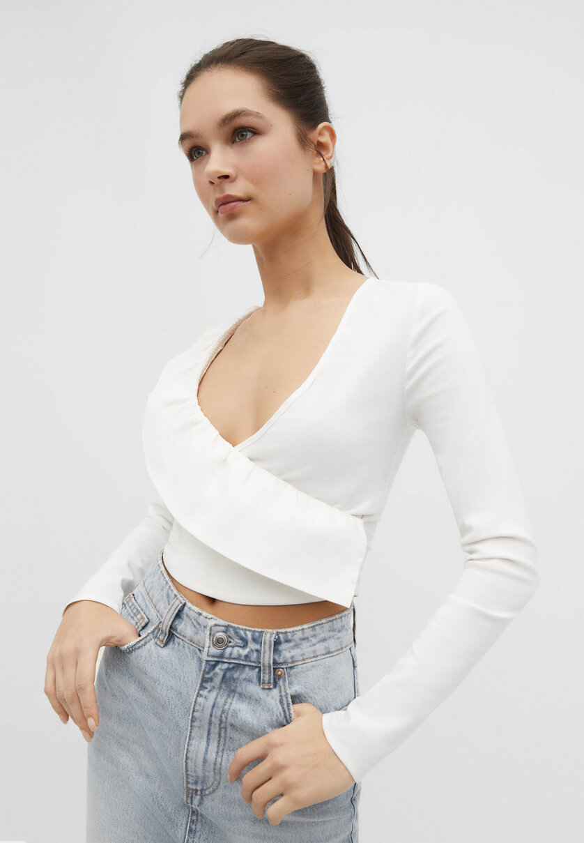 Asymmetric ruffled top