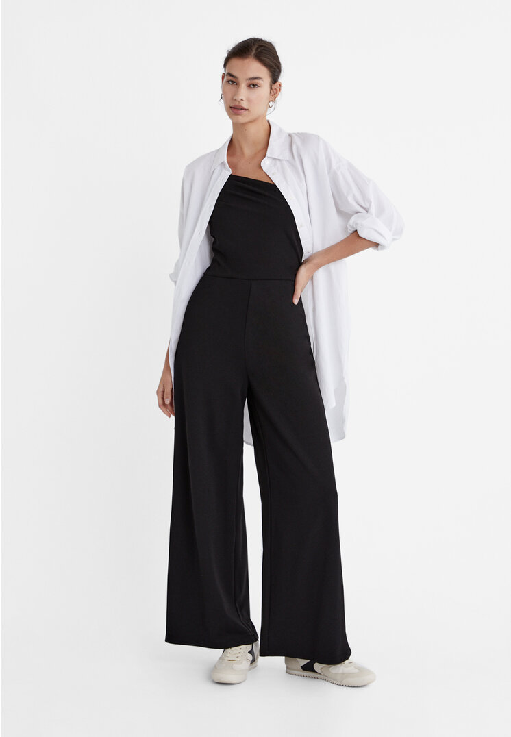 

Stradivarius Jumpsuit mit asymmetrischem Ausschnitt Schwarz L