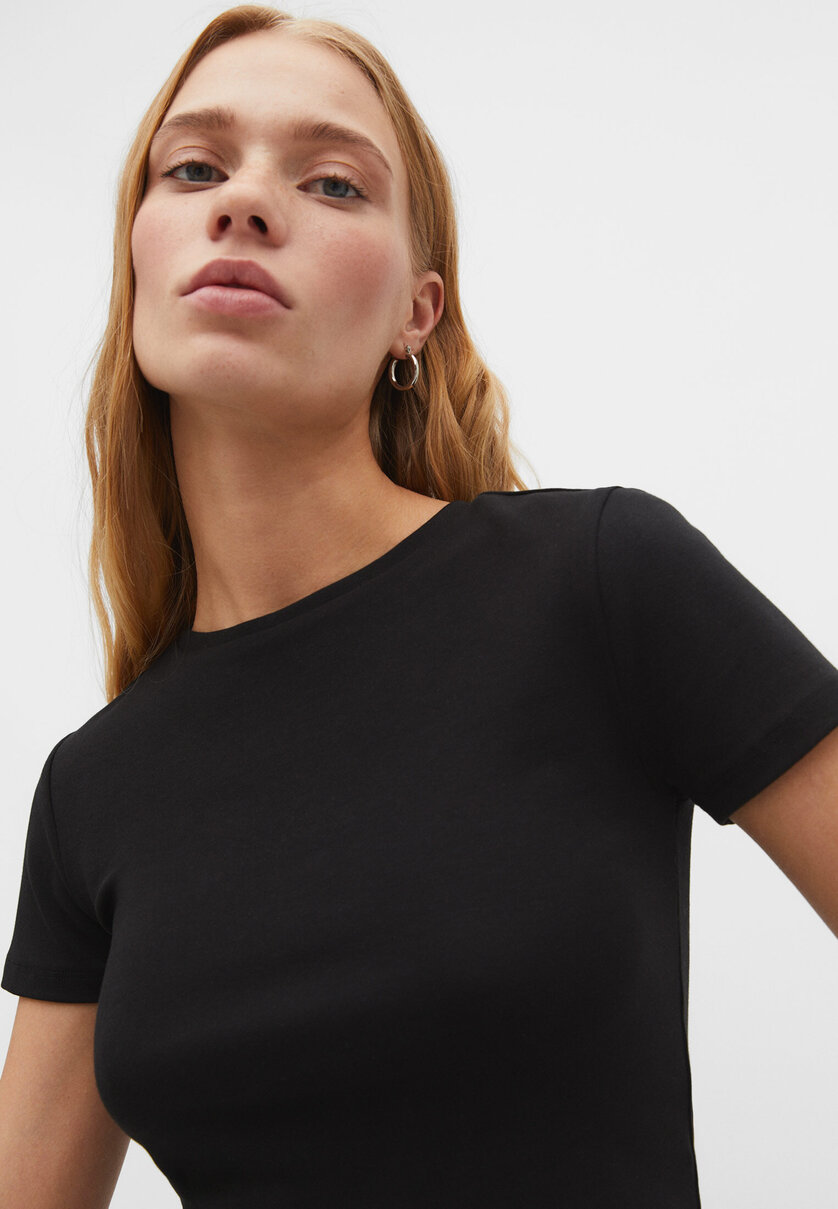 Crop top en coton à manches courtes - T-shirts femme | Stradivarius France