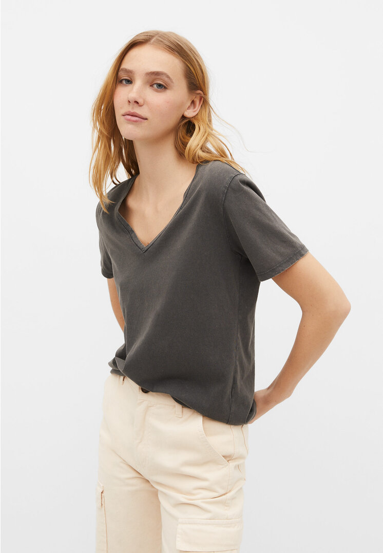

Stradivarius Basic-Shirt im Acid-Wash mit V-Ausschnitt Graumeliert S