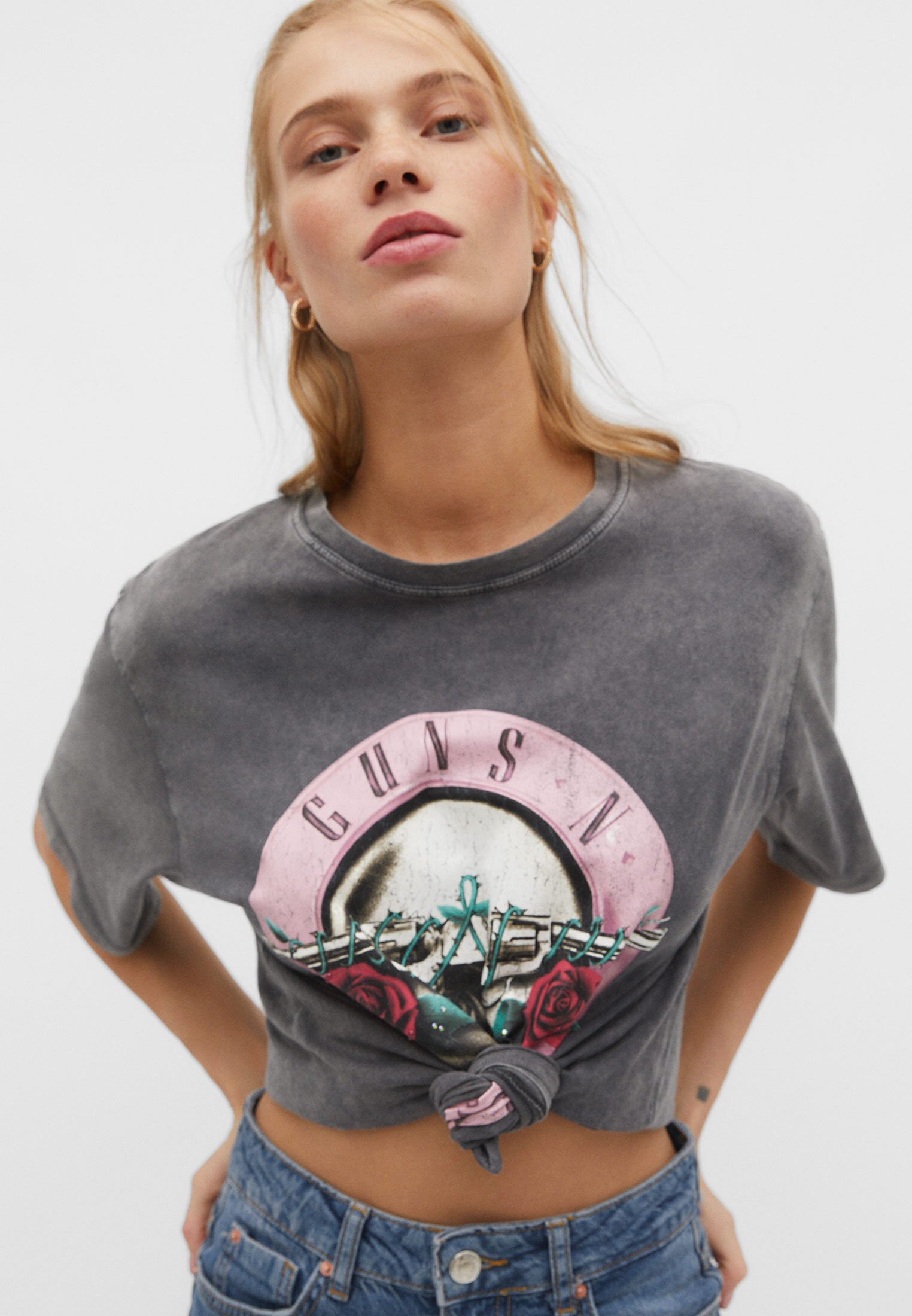 Camiseta guns 2025 and roses stradivarius