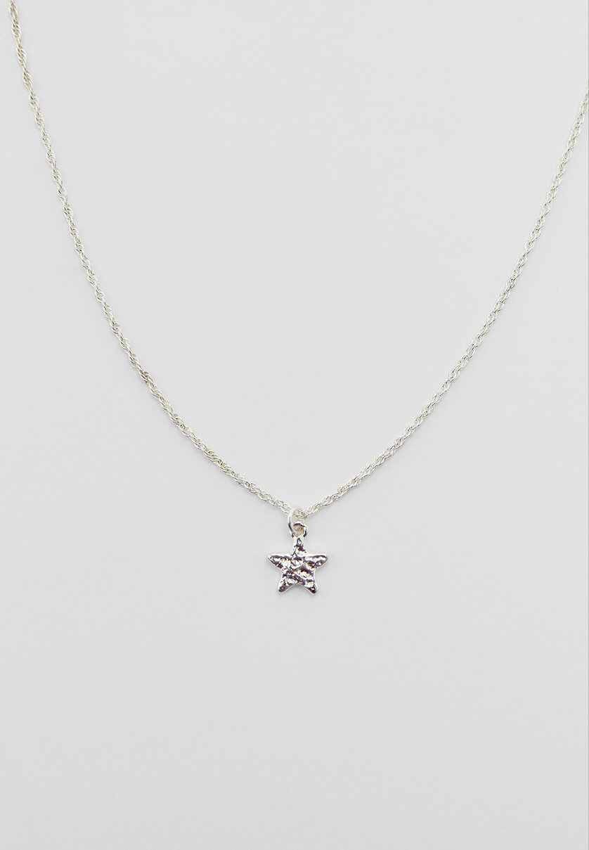 Chain with star charm. Gold/Silver plated.