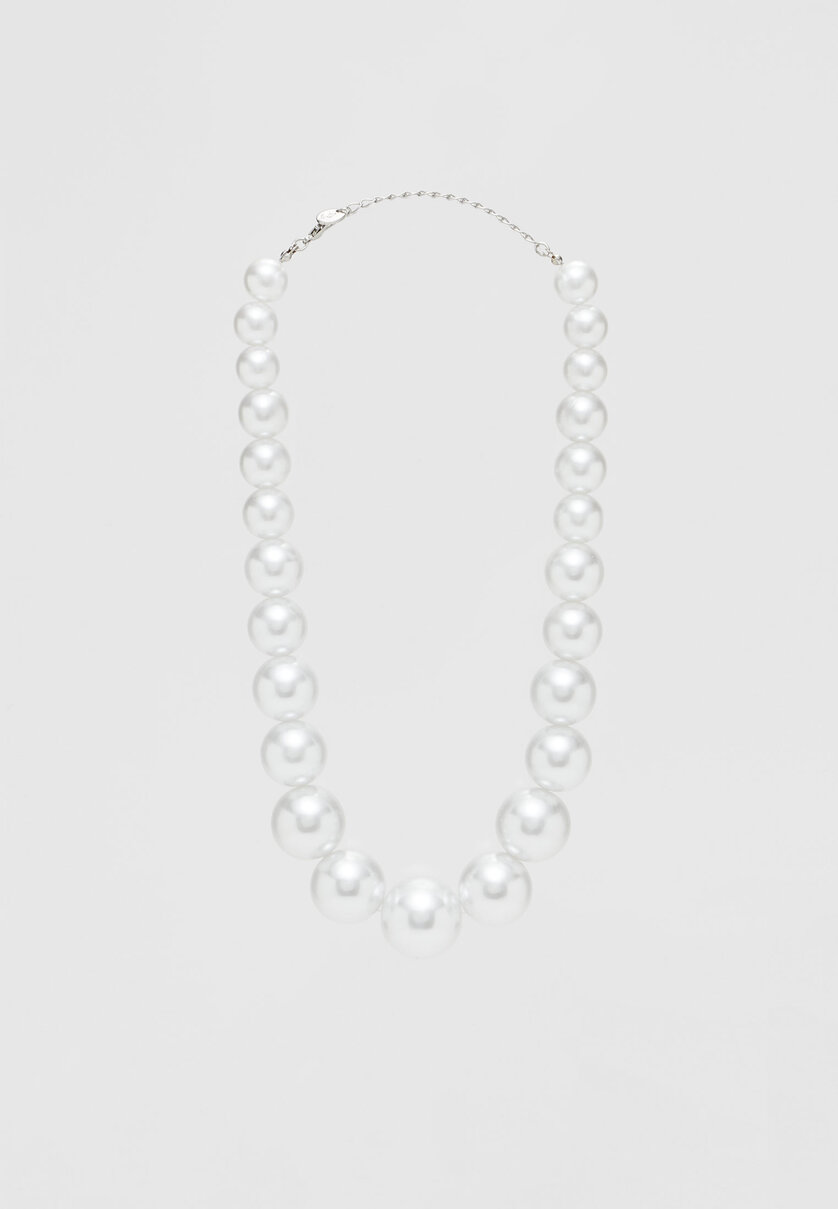 Pearl bead necklace