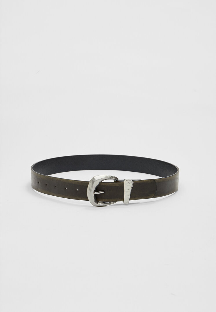 Belt with an irregular hammered buckle - Women's fashion