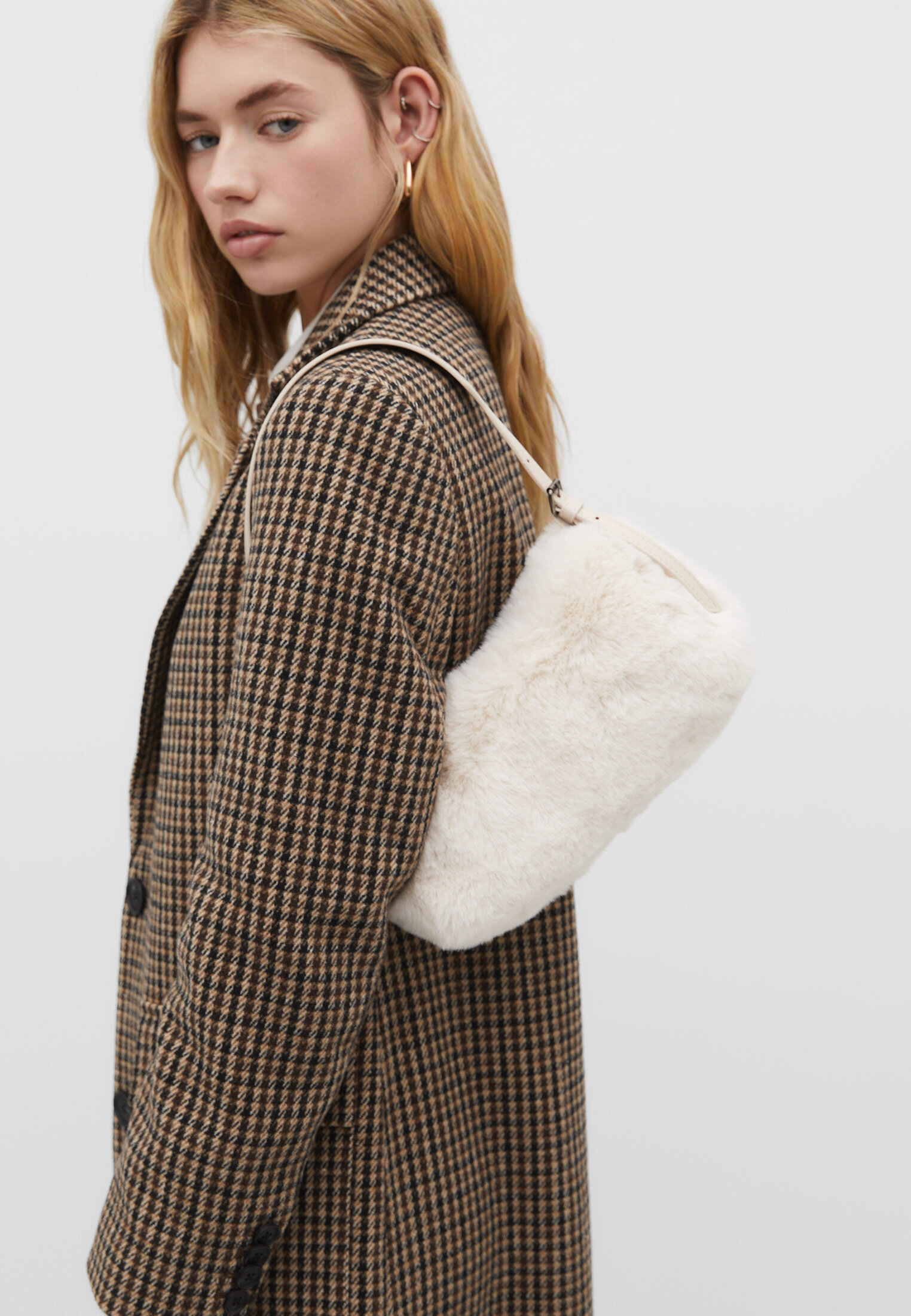 Faux fur shoulder bag Women s fashion Stradivarius United States