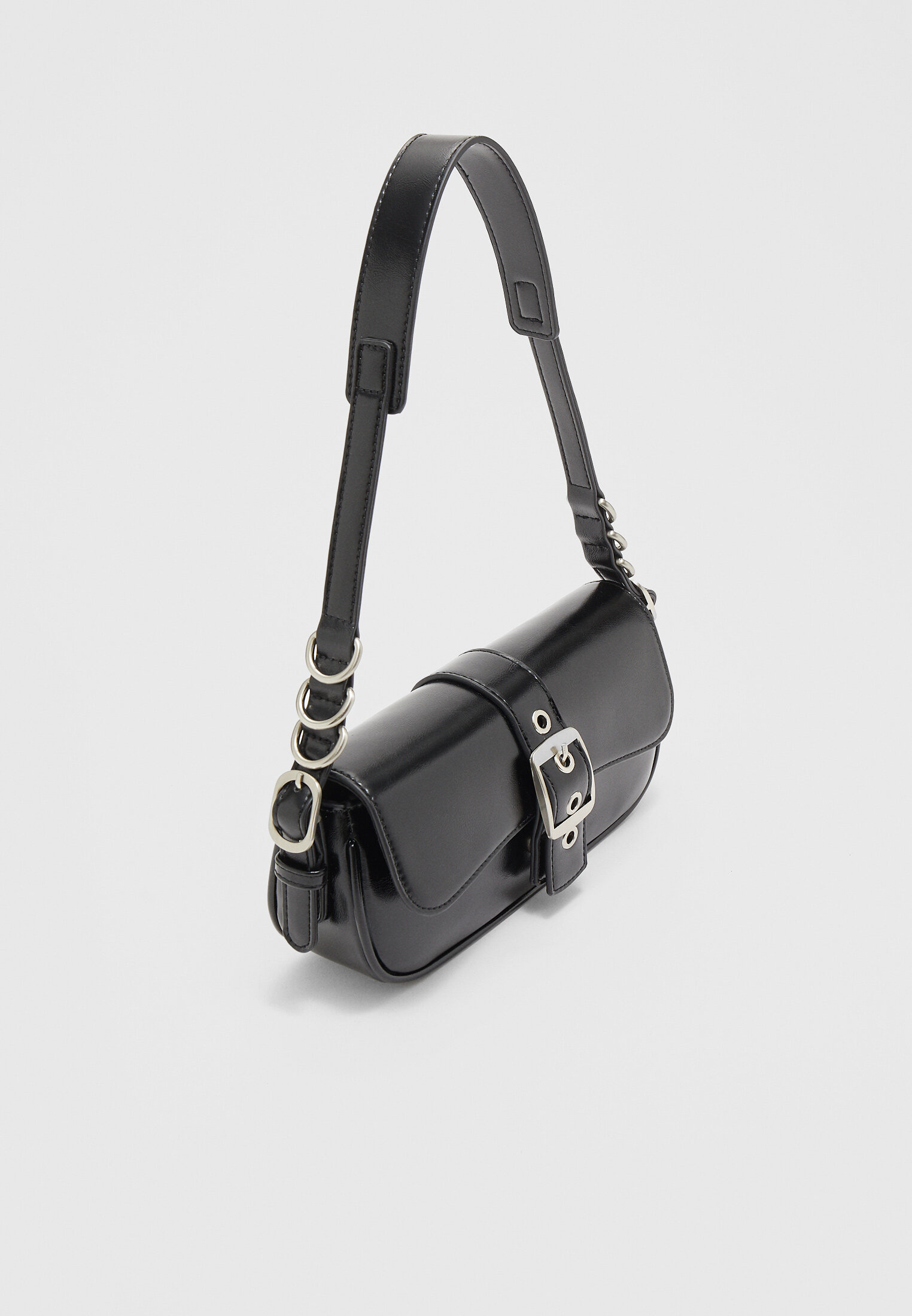 Bag with online buckle