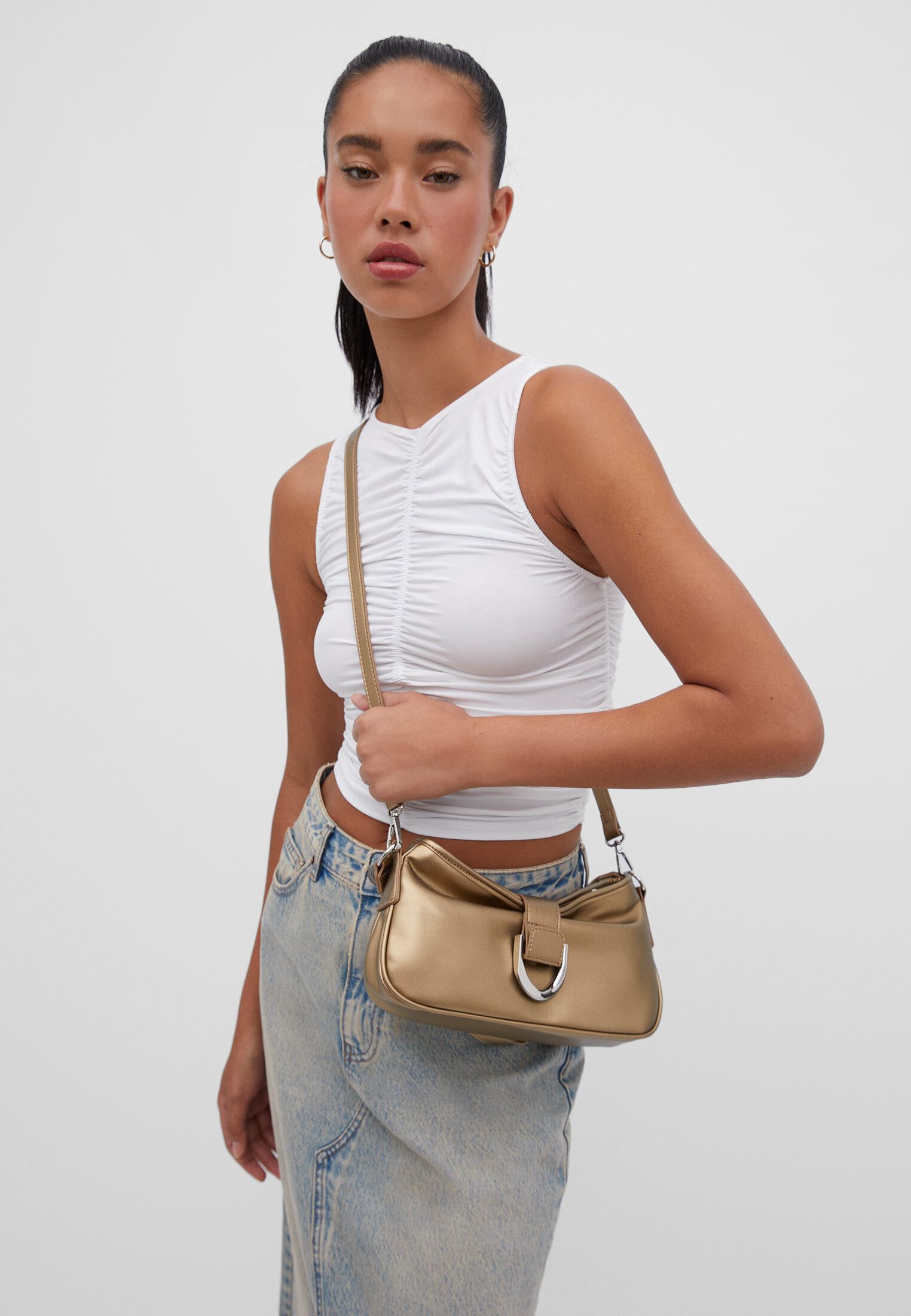 Bolso beige online stradivarius