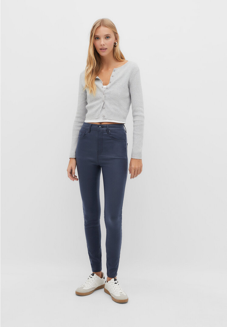 

Stradivarius Beschichtete Hose mit hohem Bund Marineblau 44