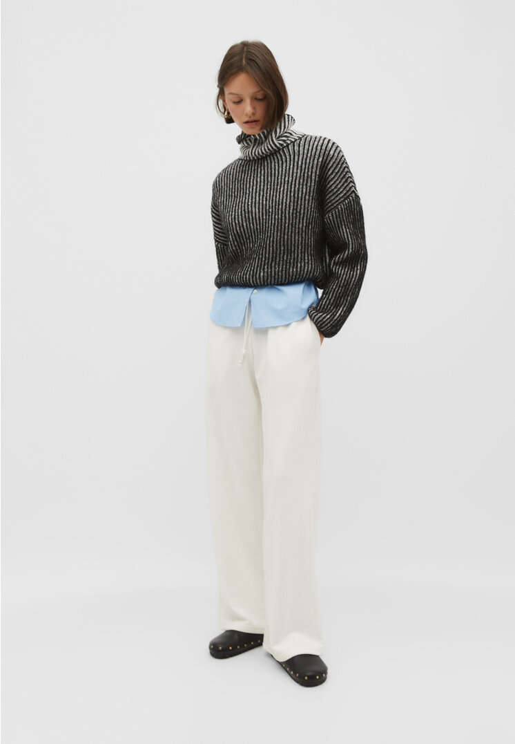 

Stradivarius Spodnie jogger z szerokimi nogawkami Ecru L