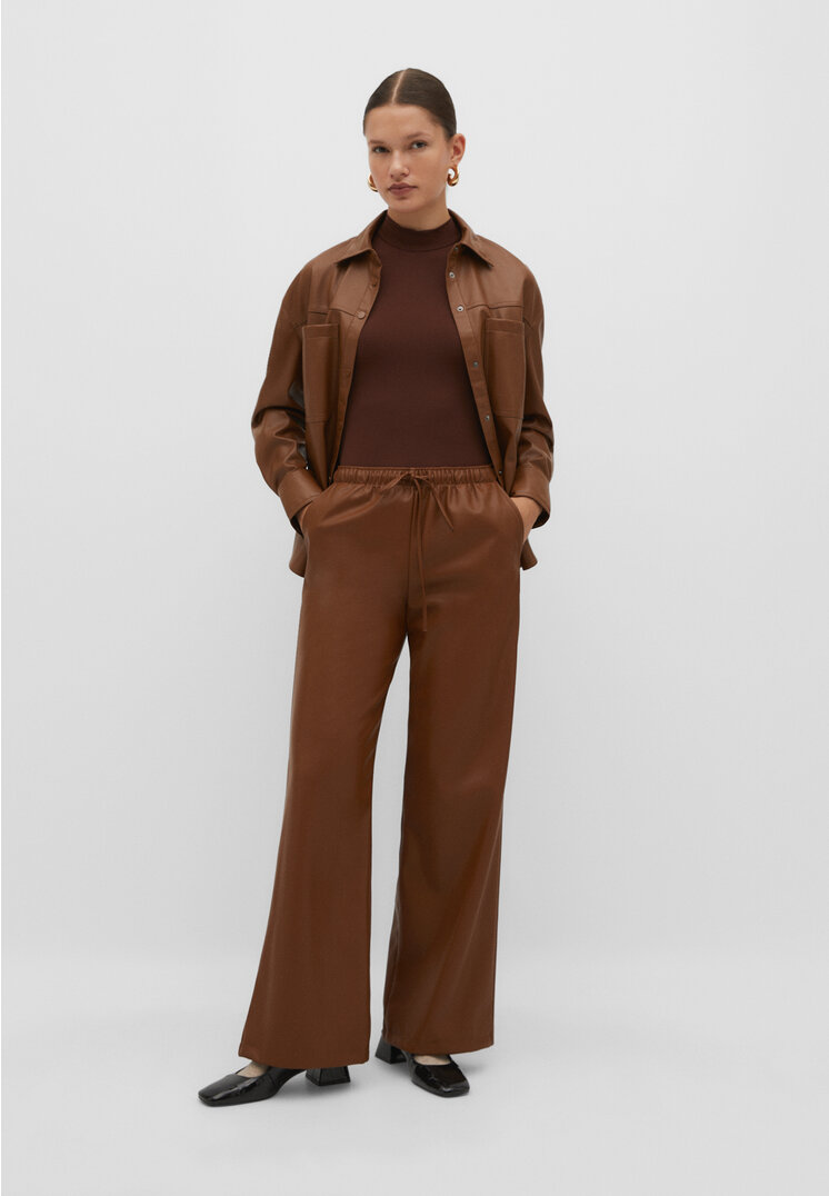 Stradivarius Hose aus Kunstleder Helles Camel L