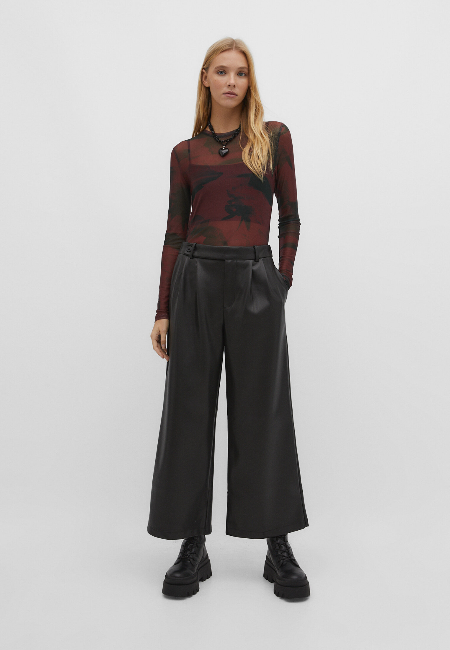 Pantalon 2025 cuero stradivarius