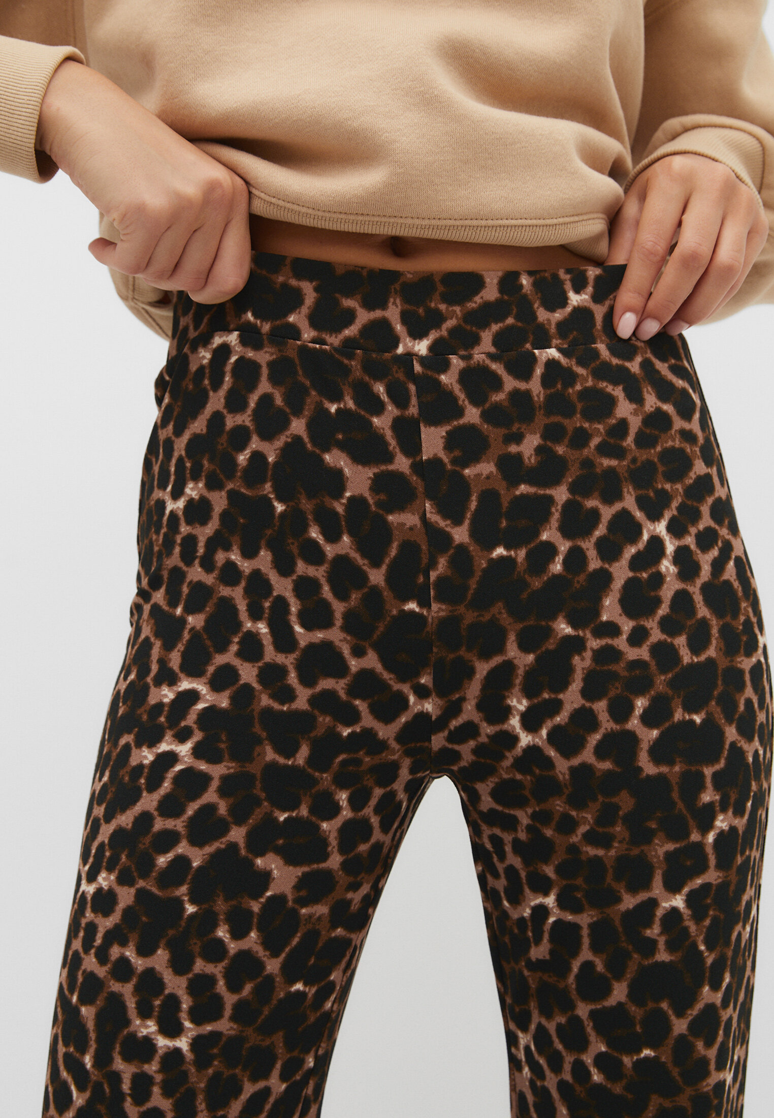 Animal print hot sale cropped trousers