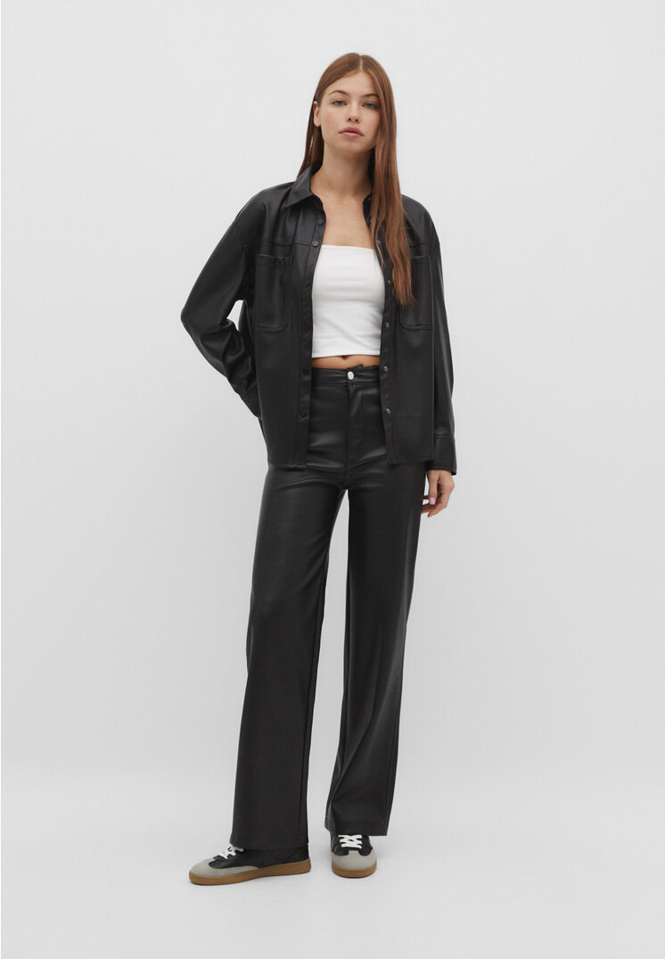 

Stradivarius Wide-Leg-Hose aus Kunstleder Schwarz 40