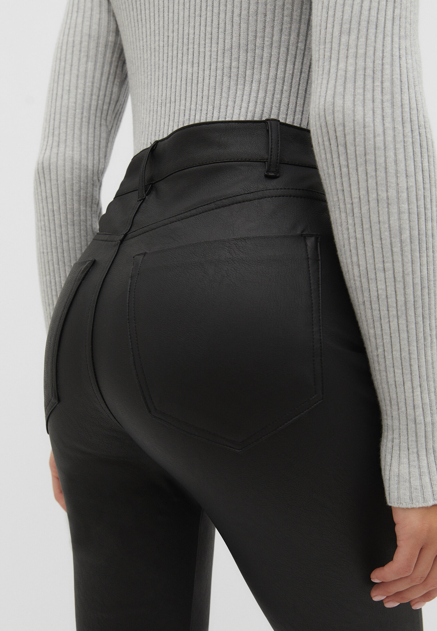 Pantalones de cuero online mujer stradivarius