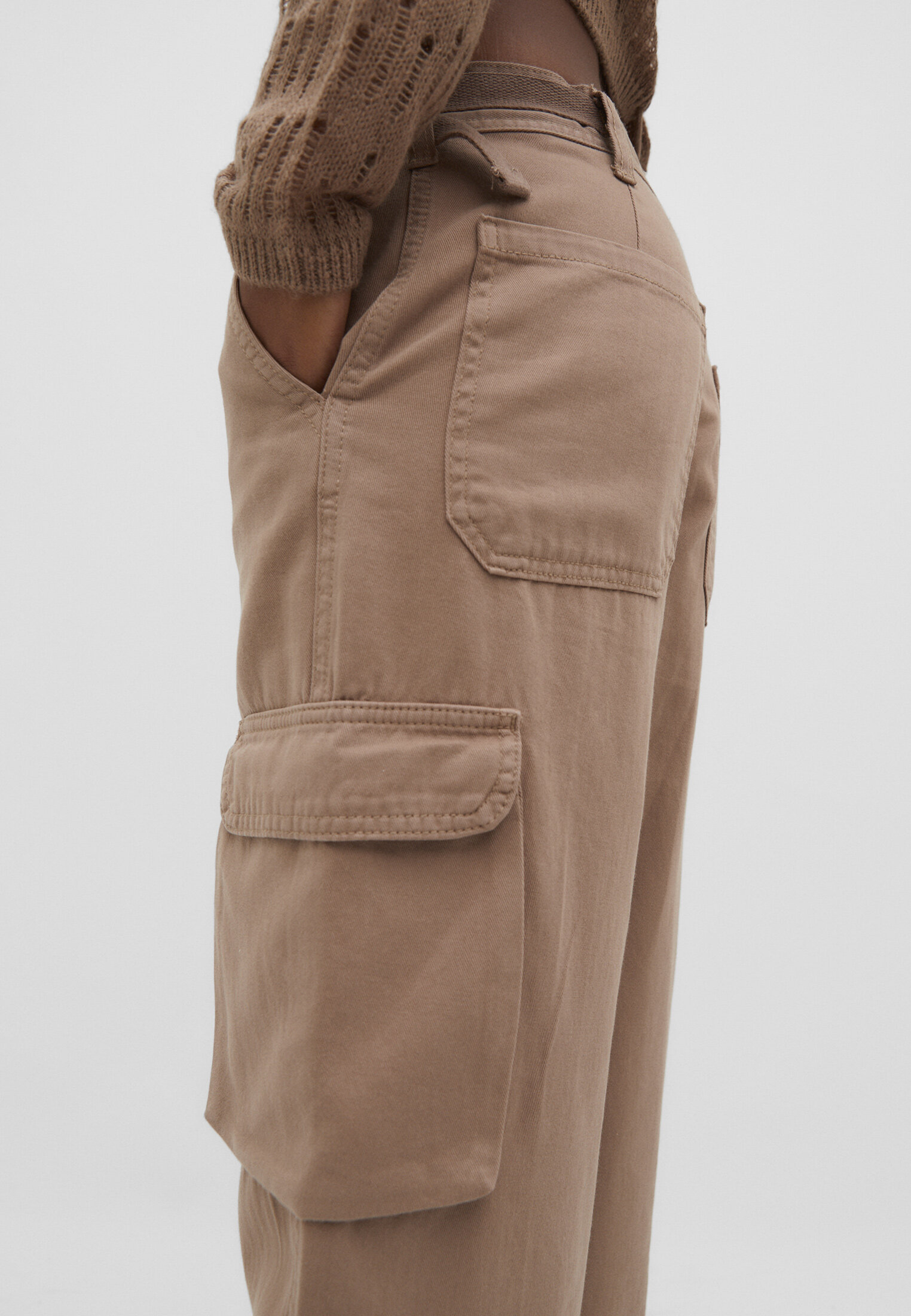 Adjustable waist cargo trousers - Women's fashion | Stradivarius