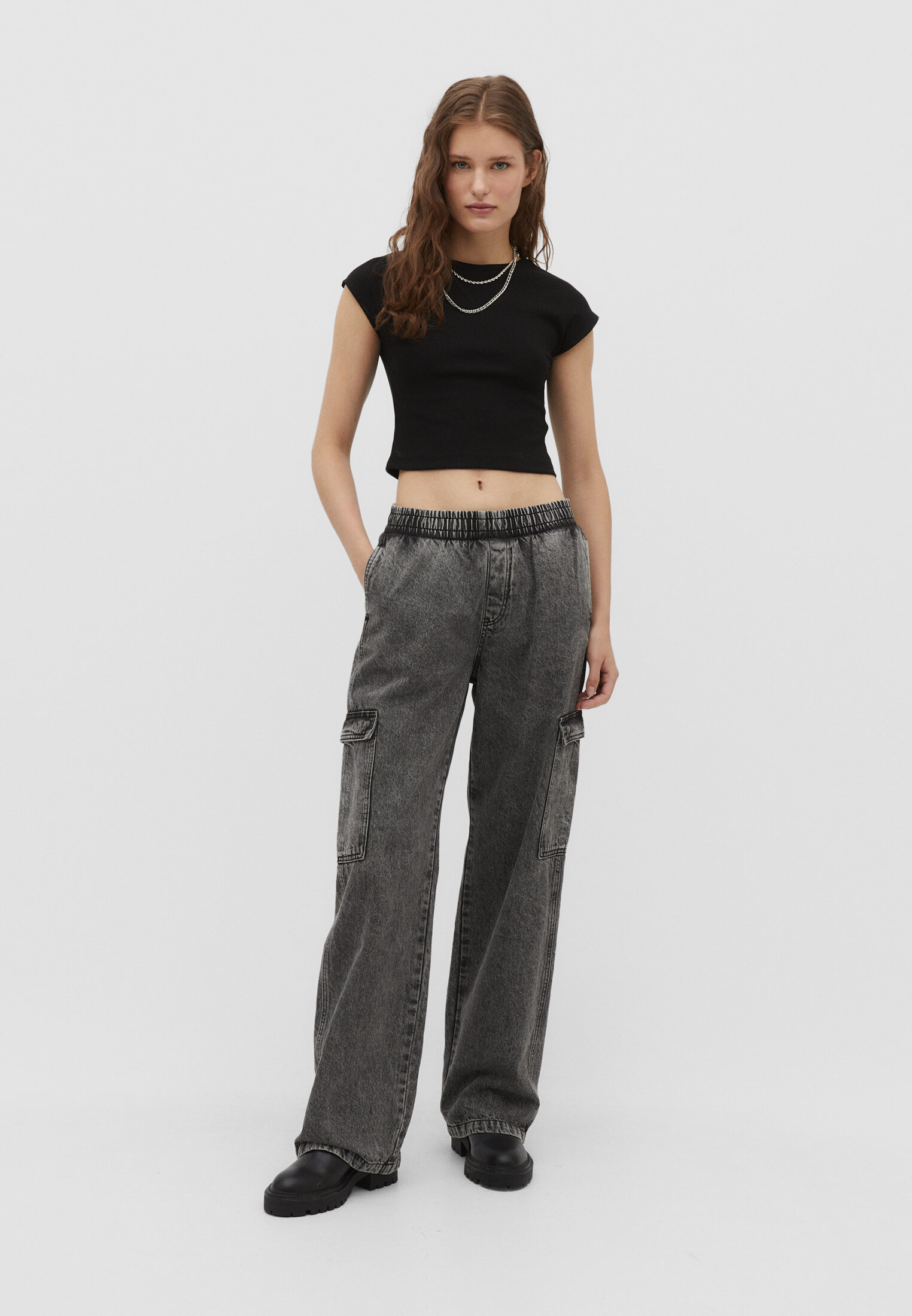 Pantalon gris mujer online stradivarius