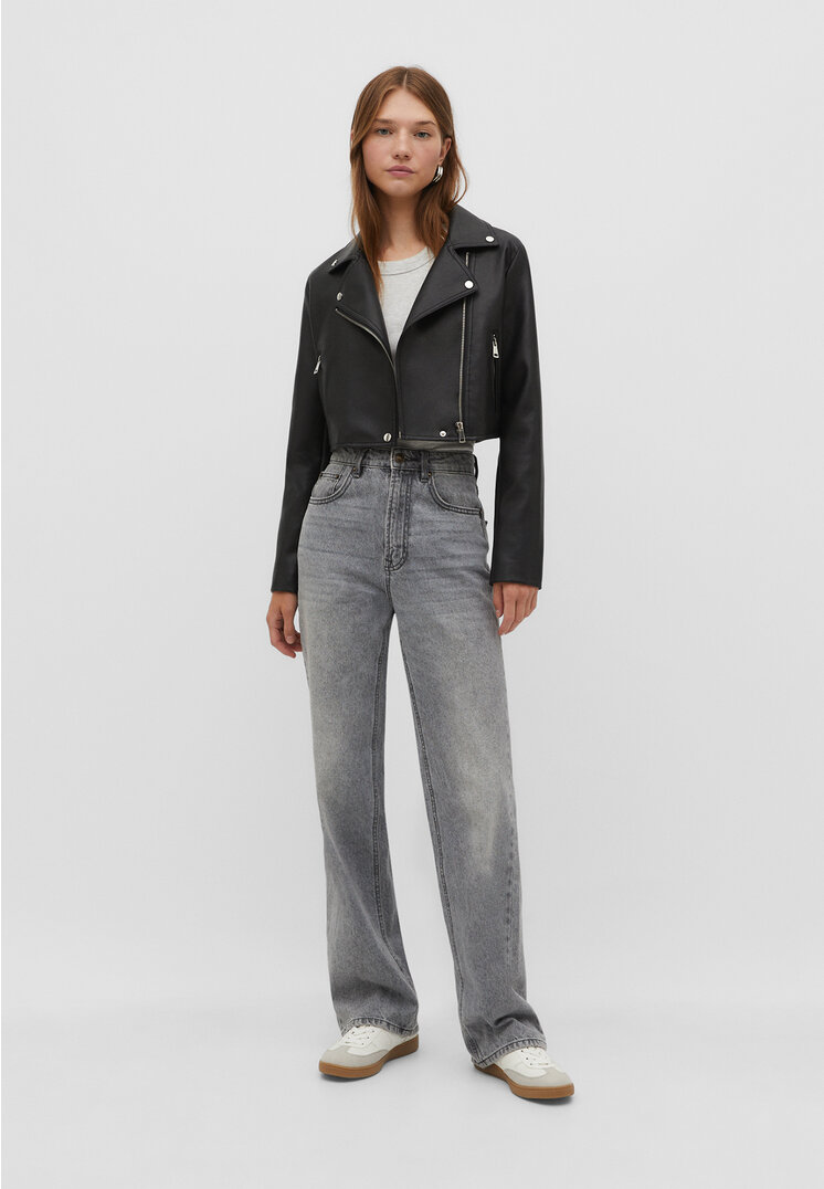 

Stradivarius Straight Fit Jeans mit weitem Bein D92 schwarzer Denim 34