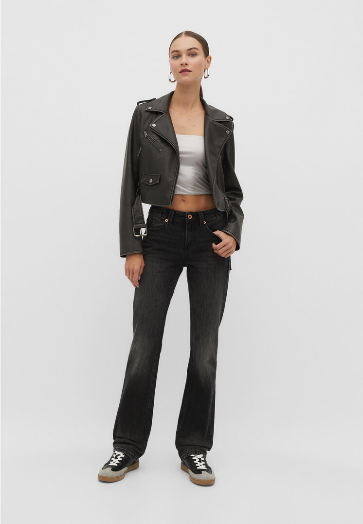 

Stradivarius D94 im Straight-Fit mit tiefem Bund schwarzer Denim 42