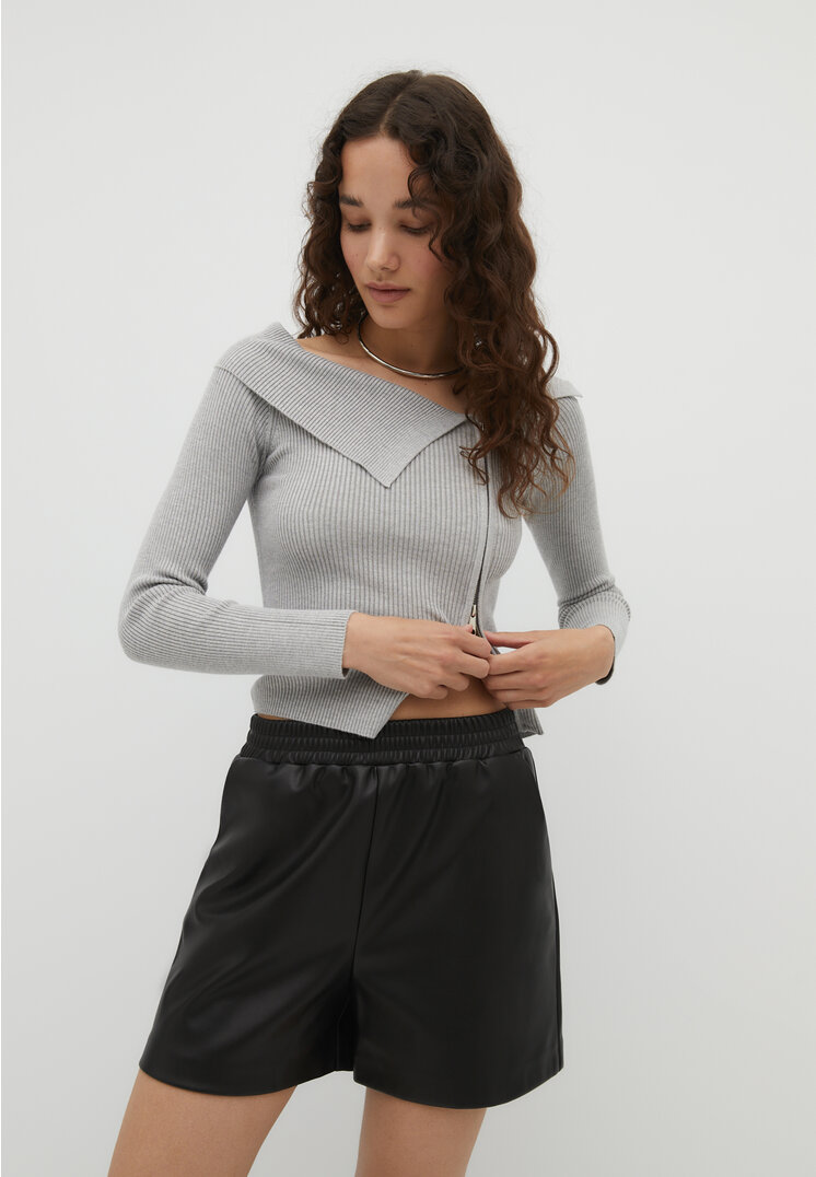 

Stradivarius Shorts aus Kunstleder Schwarz XS