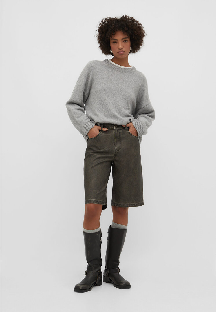 

Stradivarius Bermudas aus verwaschenem Kunstleder Grau 38