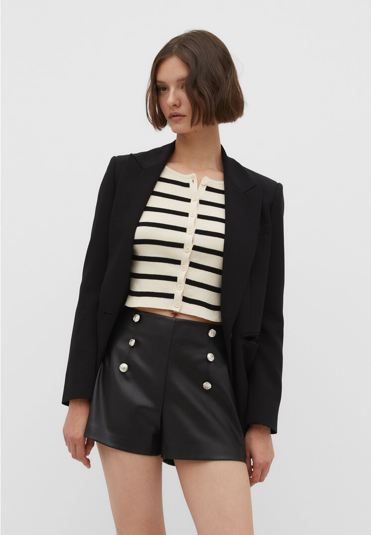 

Stradivarius Shorts aus Kunstleder mit Knöpfen Schwarz 38
