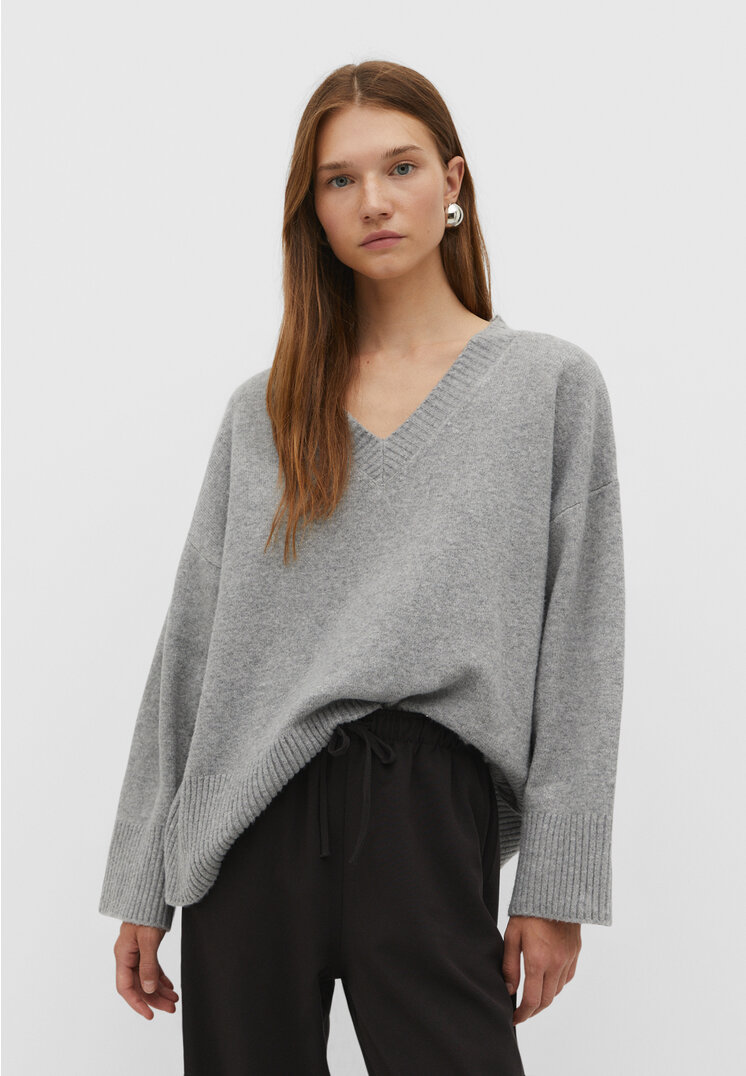 

Stradivarius Weicher Pullover mit V-Ausschnitt Grau Melange L