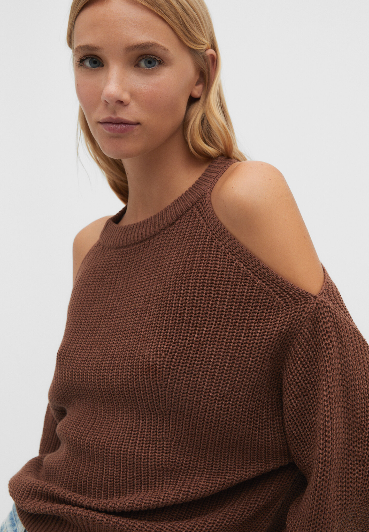 Sweater with cut out shoulders Women s fashion Stradivarius