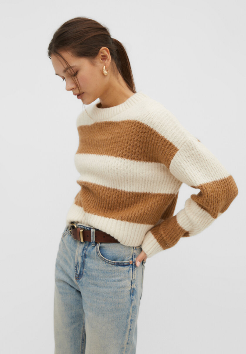 Prugasti džemper sa okruglim izrezom