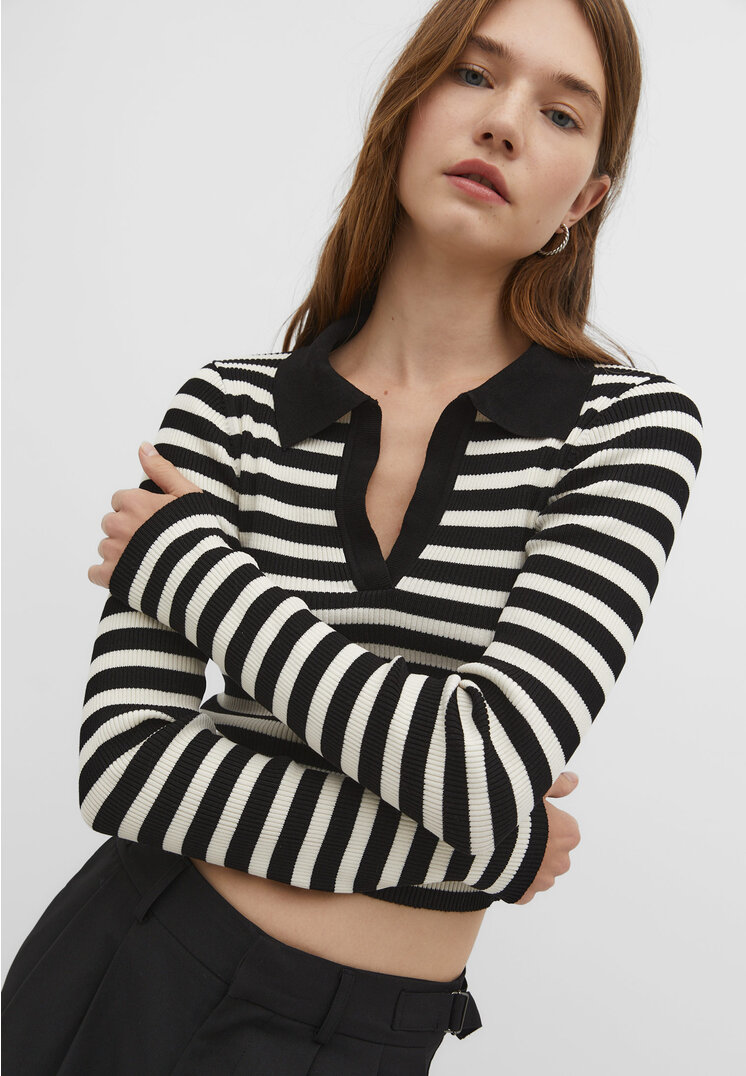 Stradivarius Gestreifter Strickpullover im Polo-Stil Schwarz XS