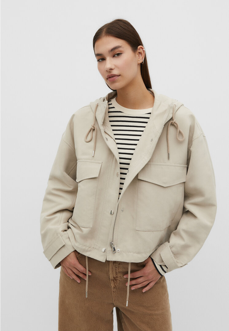 Stradivarius Kurzer Parka mit Kapuze Ecru L