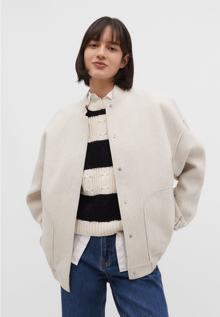 

Stradivarius Weiche Oversize-Bomberjacke Ecru S