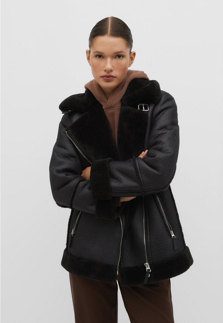 

Stradivarius Doubleface-Bikerjacke mit weichem Kunstfell Schwarz S