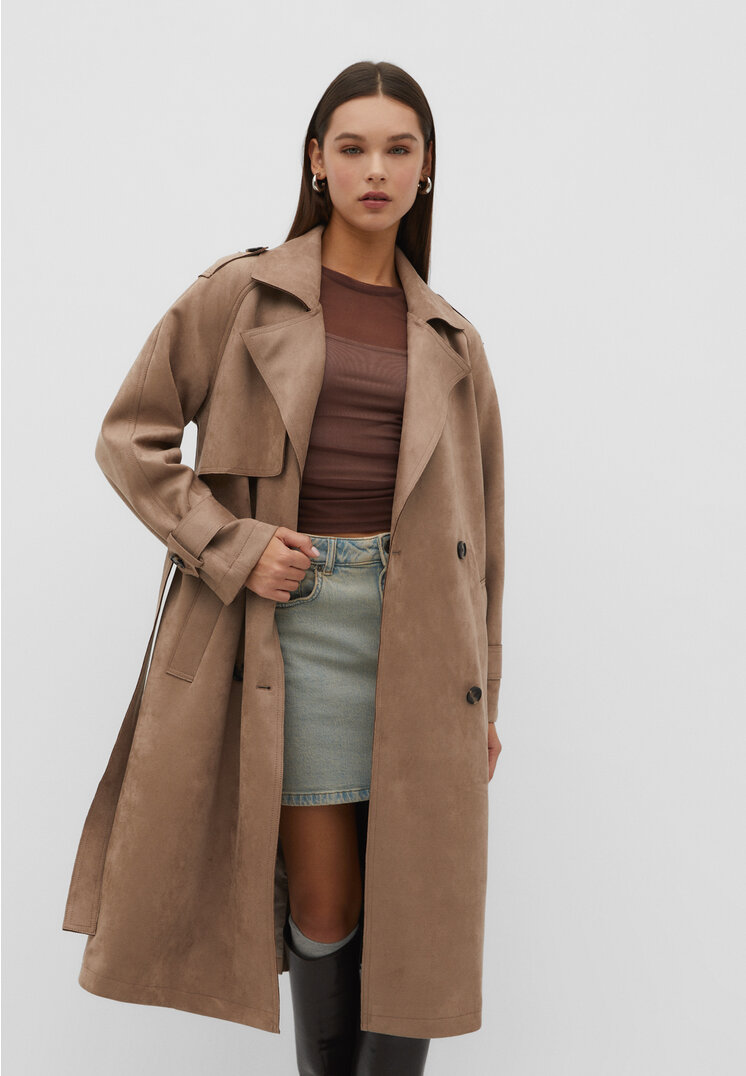 Stradivarius Langer Trenchcoat mit Gürtel Karamell L