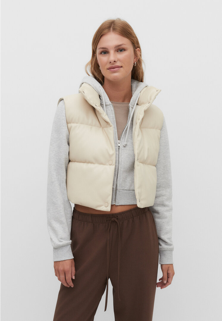 

Stradivarius Kurze Steppweste aus Kunstleder Ecru L