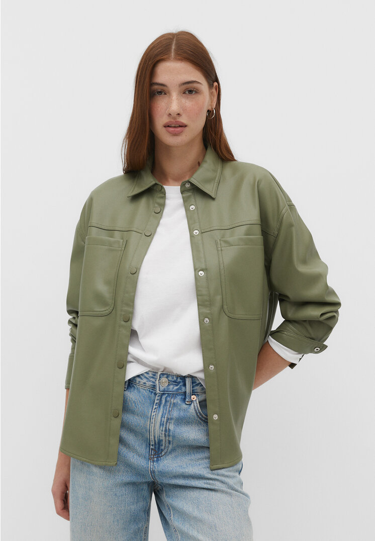 

Stradivarius Basic-Hemd aus Kunstleder Khaki S