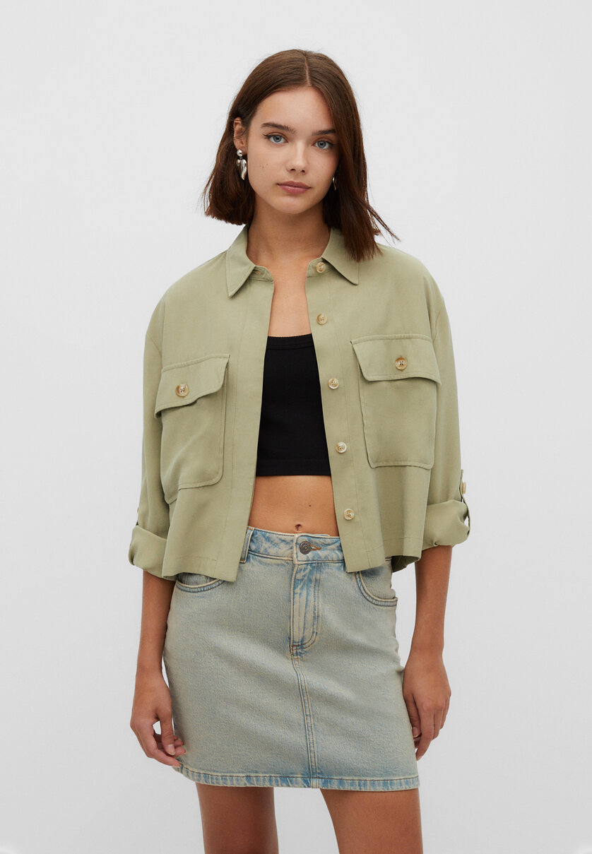 Flowing cropped shirt with a pocket