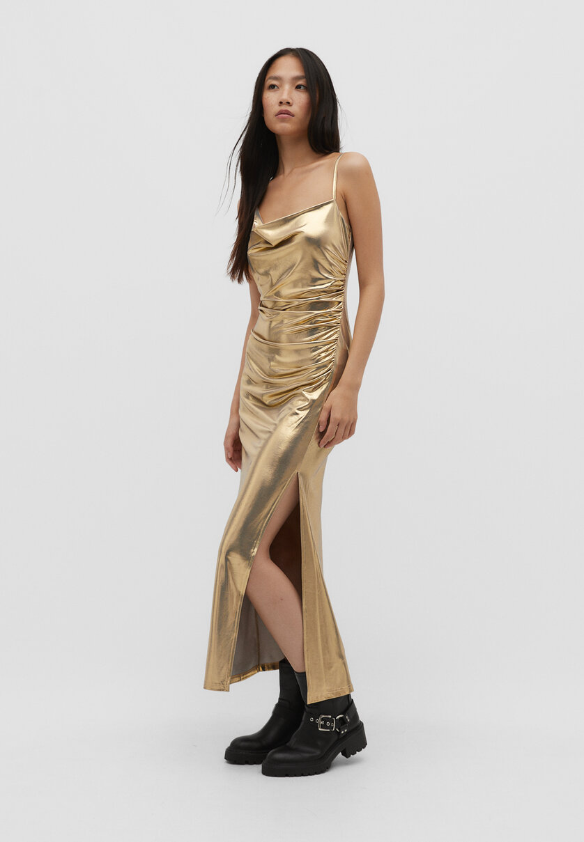 Guldfärgad klänning med axelband