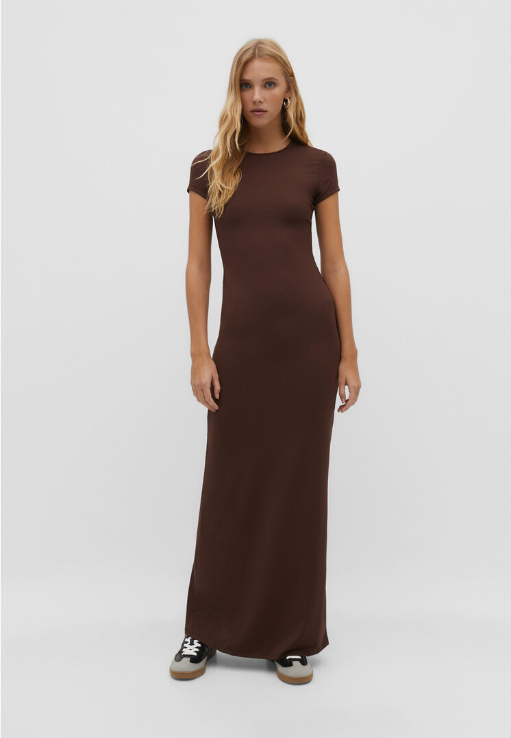 

Stradivarius Langes Strickkleid mit kurzen Ärmeln Braun S