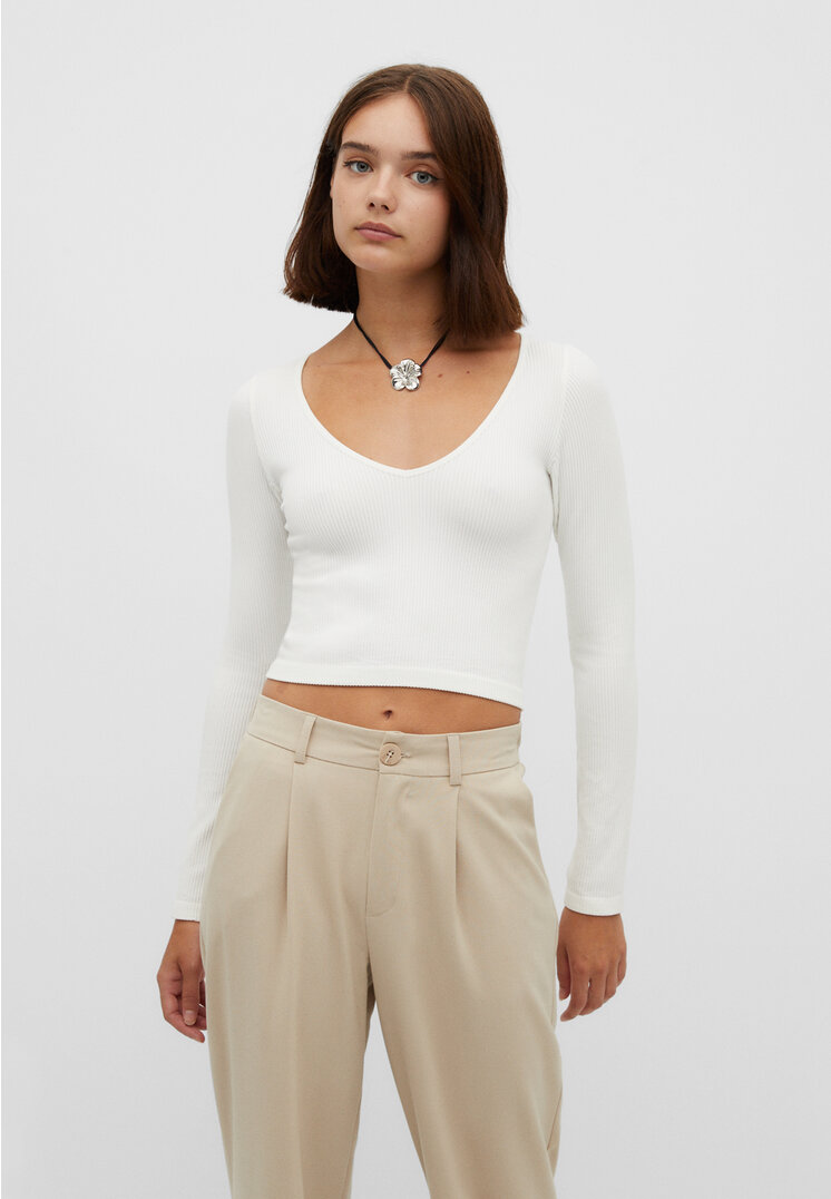 

Stradivarius Nahtloses Shirt mit V-Ausschnitt Ecru S