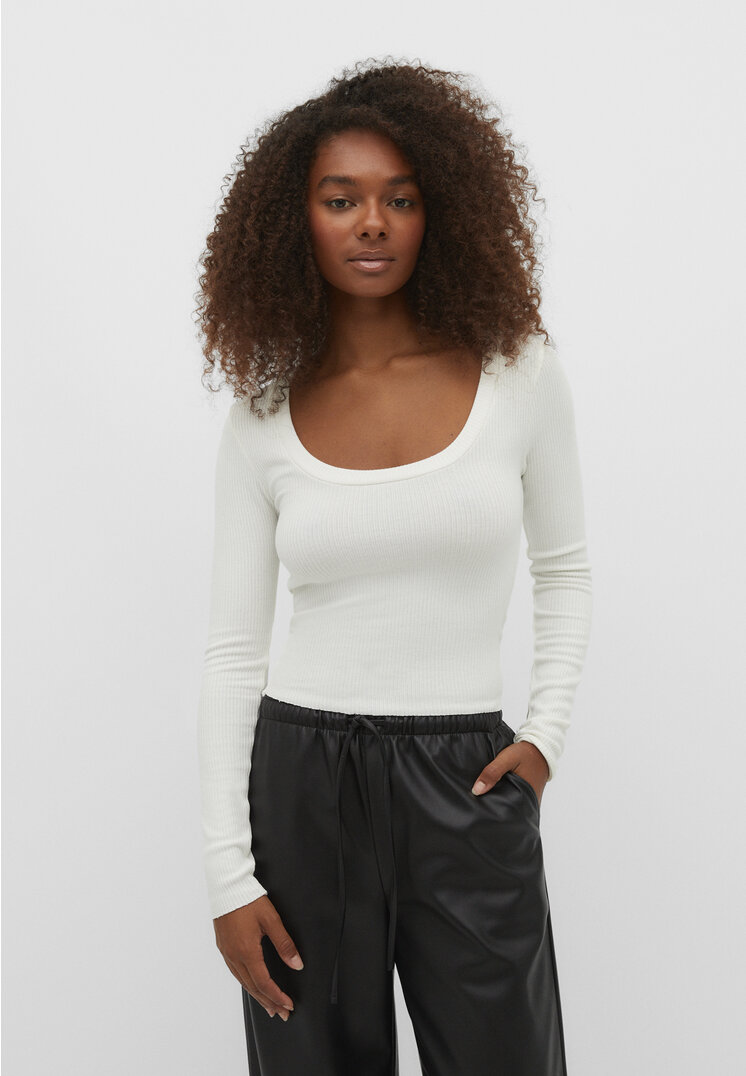 

Stradivarius Geripptes Shirt mit Rundhalskragen Ecru L